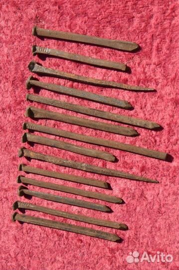 Старинные кованые гвозди прямоугольные