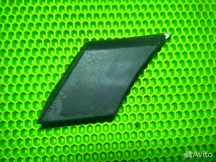 Молдинг заднего правого крыла Passat b3