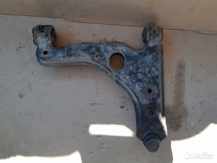 Рычаг передний левый Опель Астра Джи
