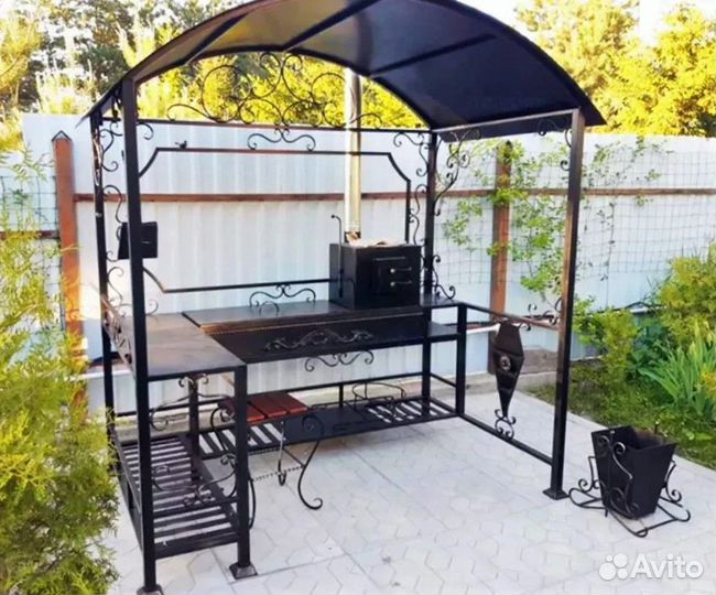 Мангал с крышей