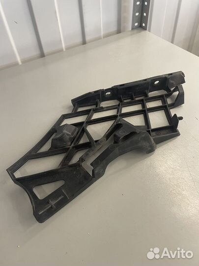 Кронштейн бампера переднего правый w246