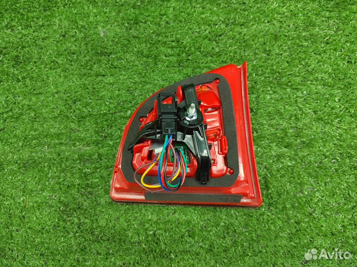 Фонарь в крышку багажника левый Audi A6 C6 VAG