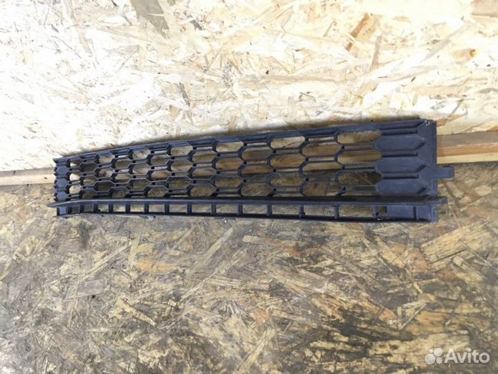 Решетка в бампер передняя Skoda Rapid