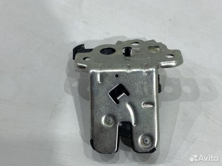 Замок крышки багажника VAG