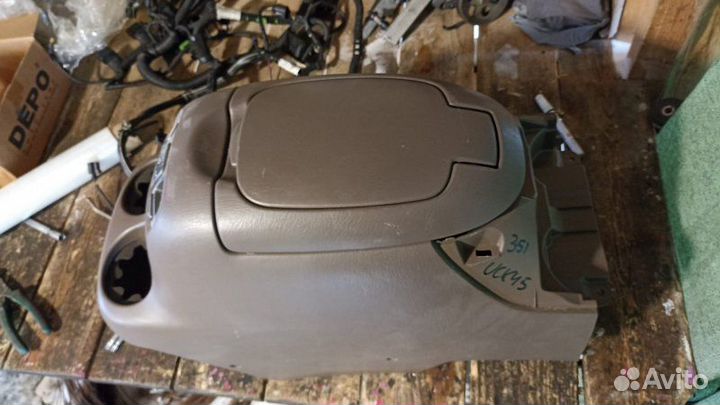 Подлокотник Toyota Sequoia UCK45 2UZ-FE 2005