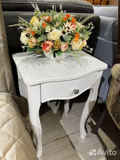 Тумба прикроватная