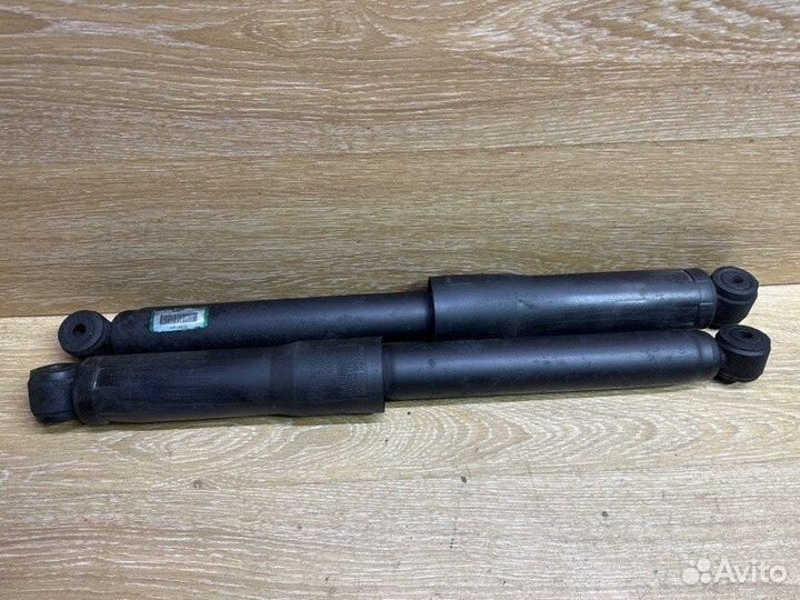 Амортизатор задний Jeep Grand Cherokee 2005
