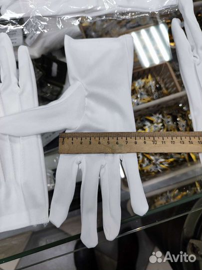 Перчатки парадные белые