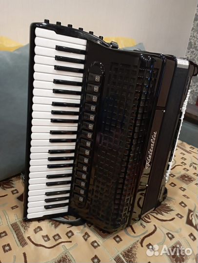 Готово-выборный Итальянский аккордеон на 45 кл