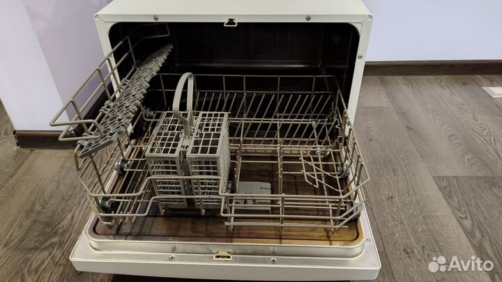 Компактная посудомоечная машина Indesit ICD 661