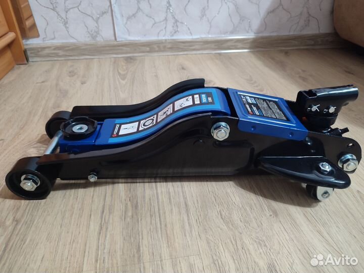 Домкрат подкатной гидравлический 2.5 тонн