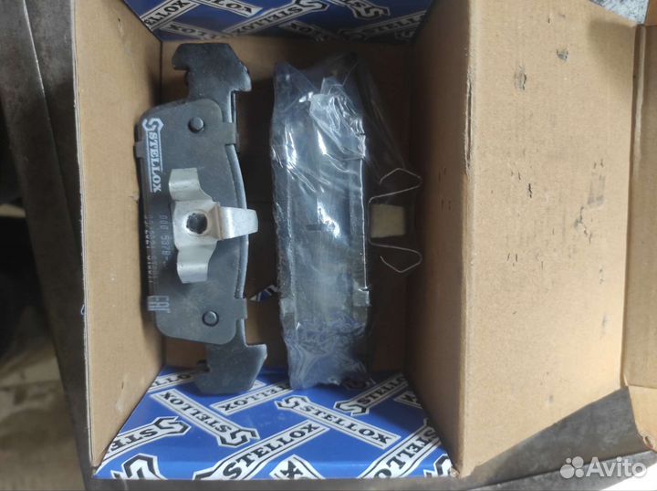 Тормозные колодки передние