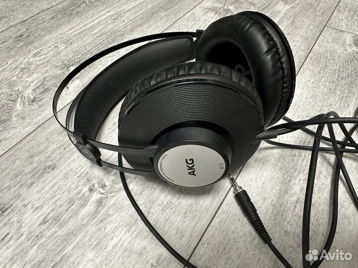 Студийные наушники akg