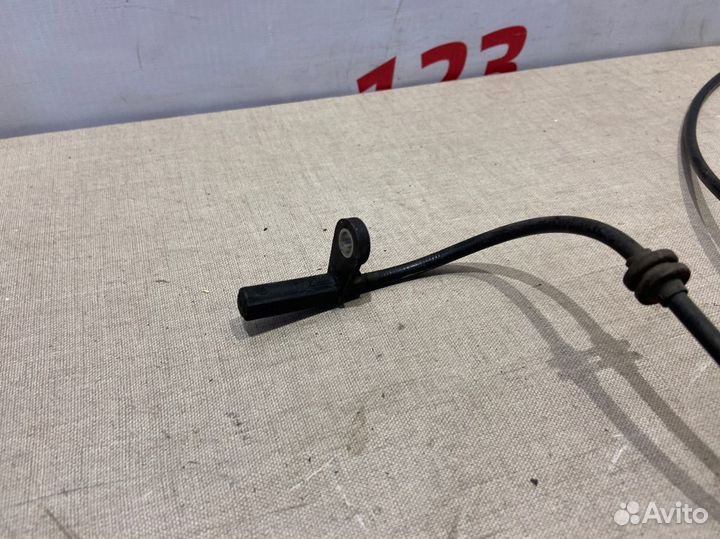 Датчик ABS задний Mercedes C180 C204 271.820 2012