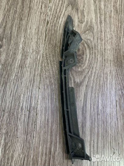 Крепление бампера переднее левое Opel Meriva A