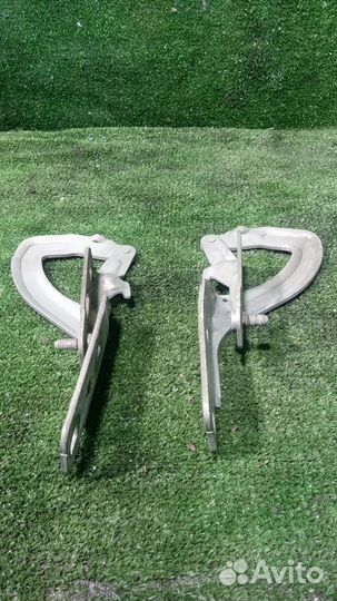 Петля капота Renault Megane