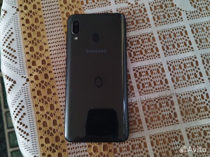 Samsung Galaxy A20, 3/32 ГБ