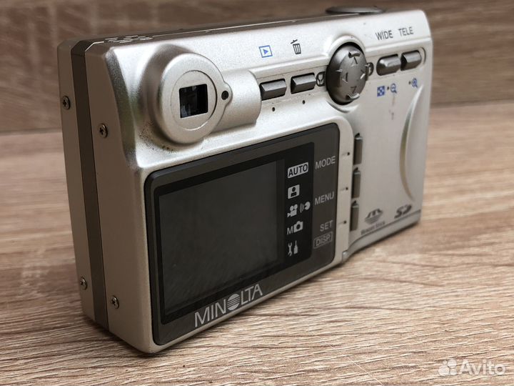 М Minolta dimage G400