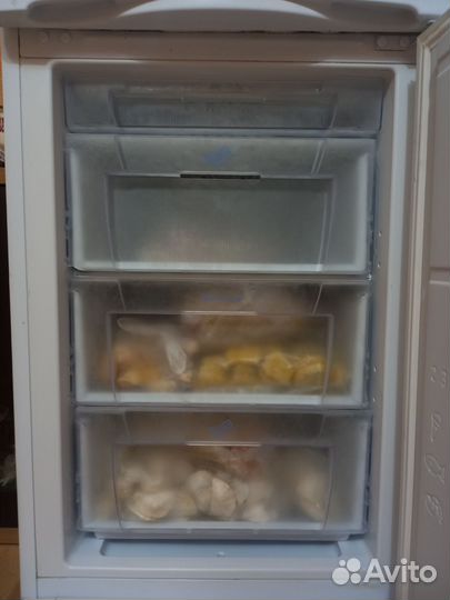 Холодильник indesit