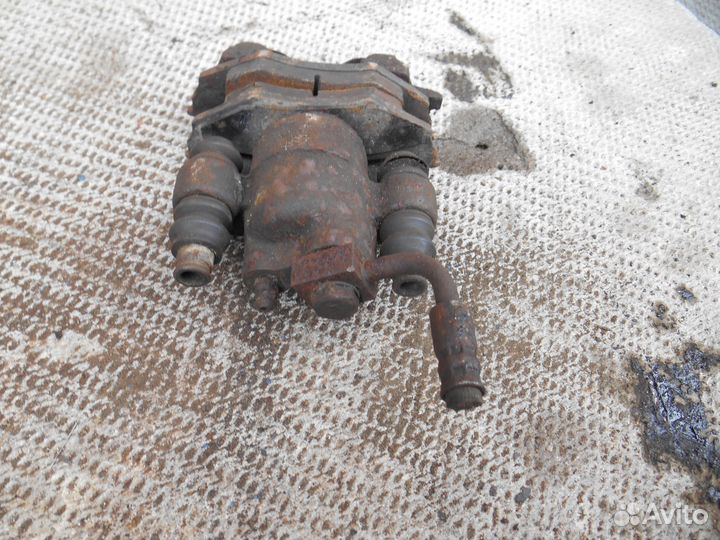 Задний левый суппорт Crysler Dodge Neon