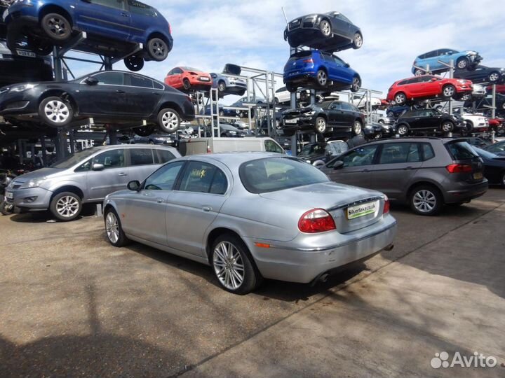 Разбирается на запчасти Jaguar S-Type