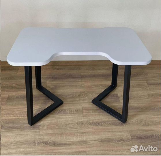 Компьютерный стол 'Procrastinate Fashion'