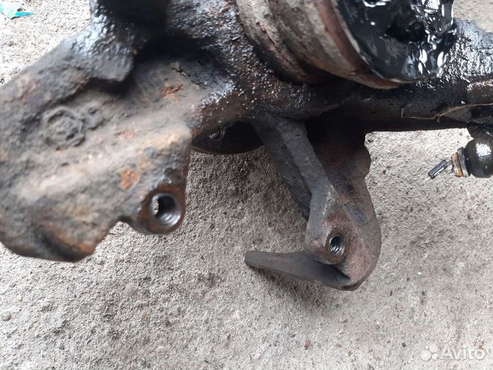 Правый поворотный кулак Volkswagen Polo Skoda