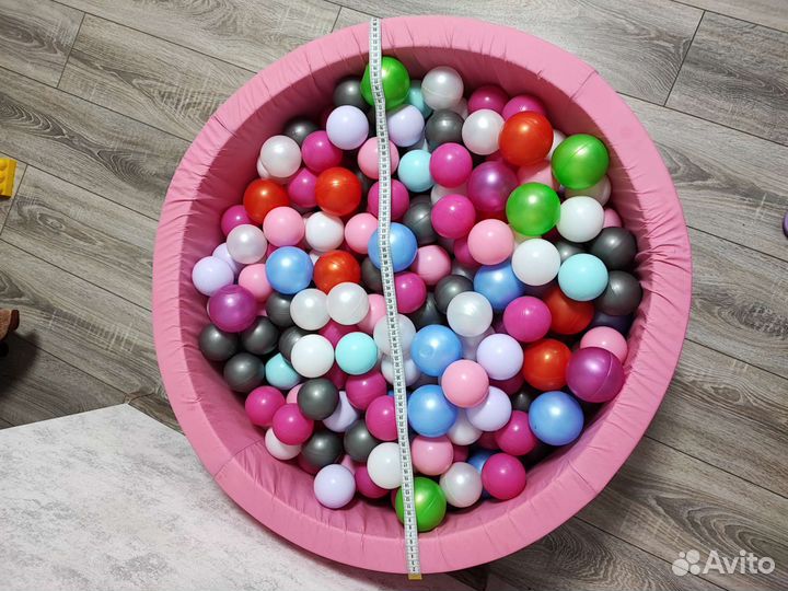 Сухой бассейн с шариками