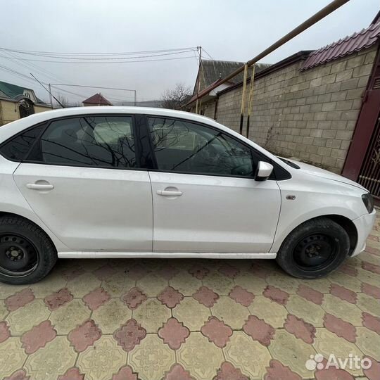 Volkswagen Polo 1.6 МТ, 2011, 215 000 км