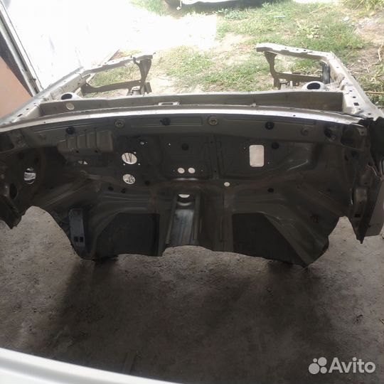 Передняя часть Шевроле Лачетти (хетчбэк)