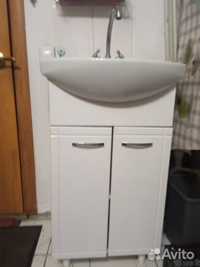 Раковина с тумбой бу в ванную комнату