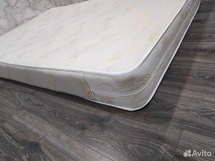 Матрас пружинный 140х200 бу