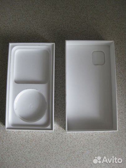 Коробка от iPhone 11