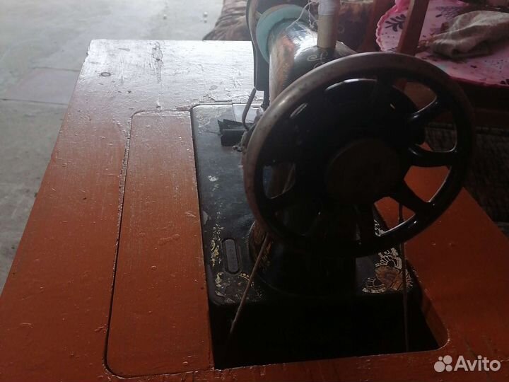 Швейная машинка зингер ножная