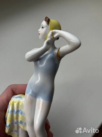 Статуэтка фарфоровая Юная купальщица лфз винтаж СС