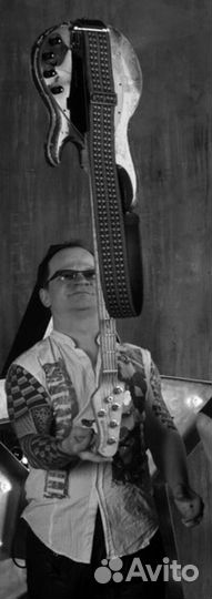 Бас-гитарист, уроки игры на бас-гитаре