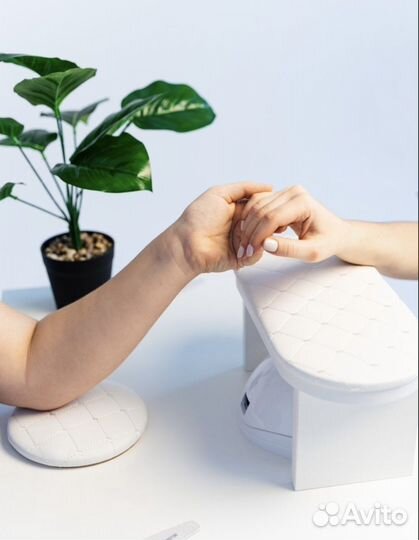 2 машинки для маникюра,лампа,подставка для рук