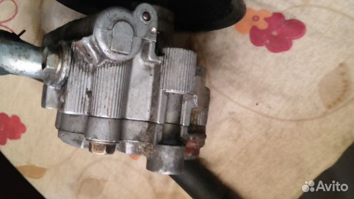 Насос гур Toyota Avensis Verso 2.0 D4D 2004 год