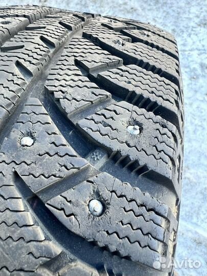 Bridgestone Ice Cruiser 7000 215/65 R16
