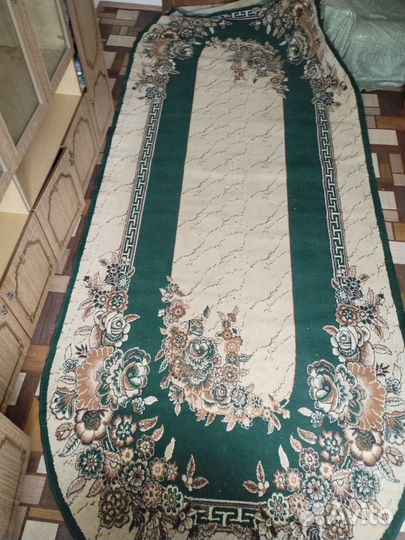 Продам ковер б/у, комод б/у