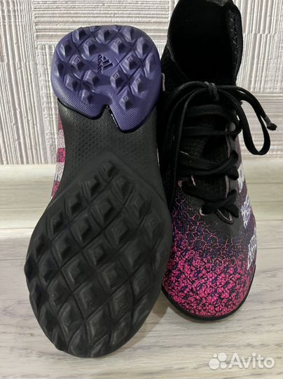 Футбольные бутсы adidas