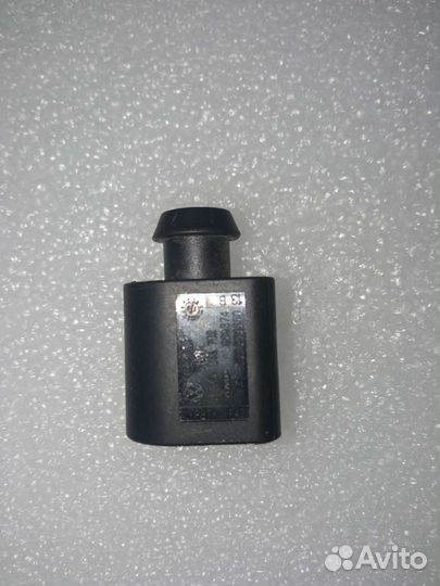 Штекер датчика наружной температуры 1J0973702