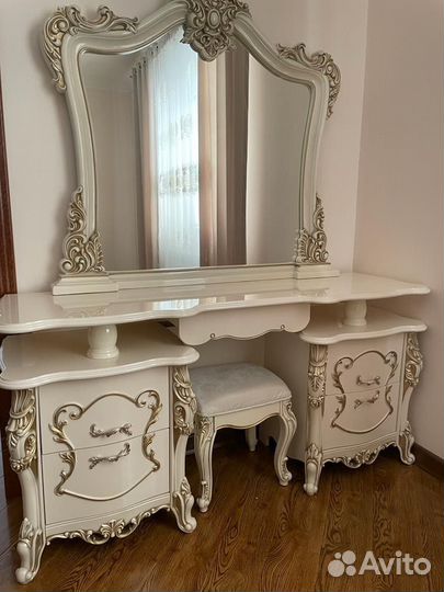 Спальный гарнитур