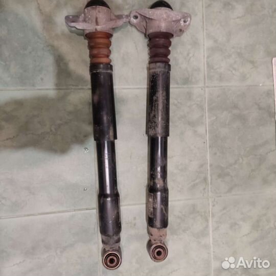 Амортизаторы задние в сборе с опорами и отбойникам
