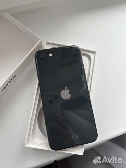 iPhone SE, 64 ГБ