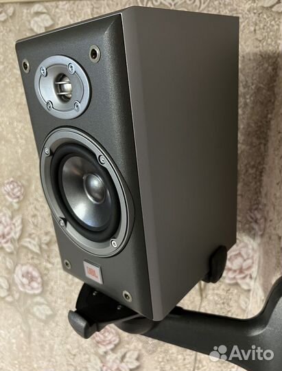 JBL E20