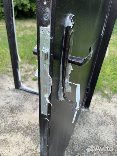 Металлическая дверь бу