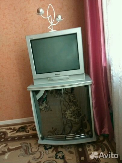 Телевизор Панасоник с тумбочкой