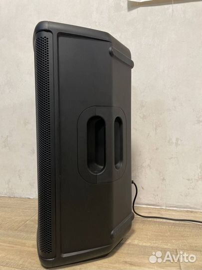 Акустические колонка JBL EON715