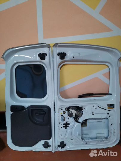 Дверь багажника на LADA largus